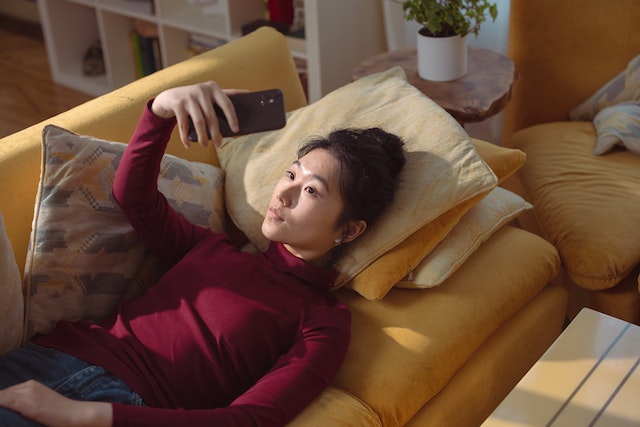 A girl taking a selfie of herself for her TikTok profile picture.