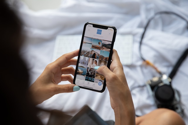 A girl browses photos online on her phone.
