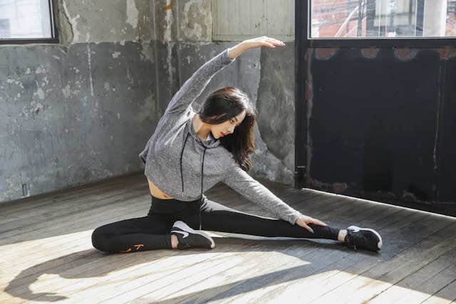 A woman records a fitness video for her TikTok fans.