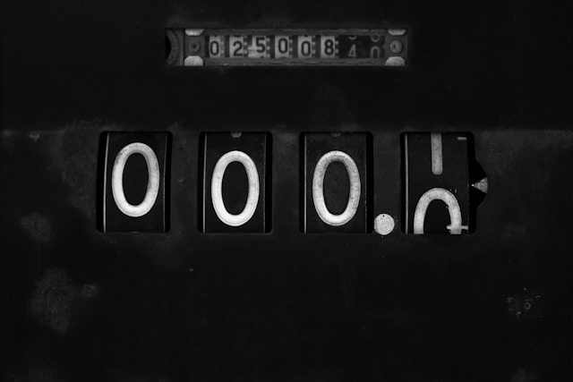 A mechanical meter counter displays a row of four zeroes.